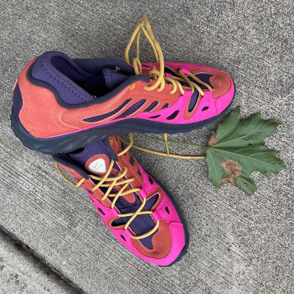 Nike ACG trail shoe boots desert colors sz 10 worn once for 2 hours - Picture 1 of 9